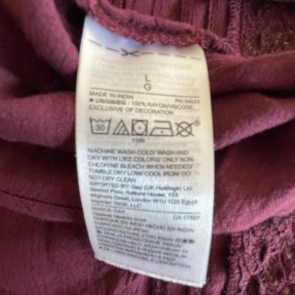 Women's Gap Maroon Flowy Long Sleeve Lace Detail Sz L Blouse Excellent condition - Picture 6 of 6